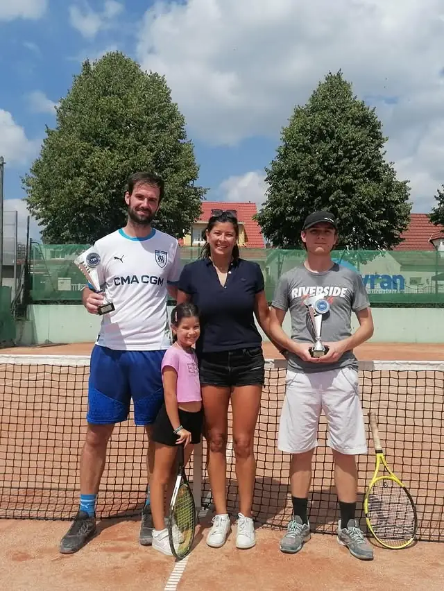 Joueur du Tennis Club Sevranais sur le court