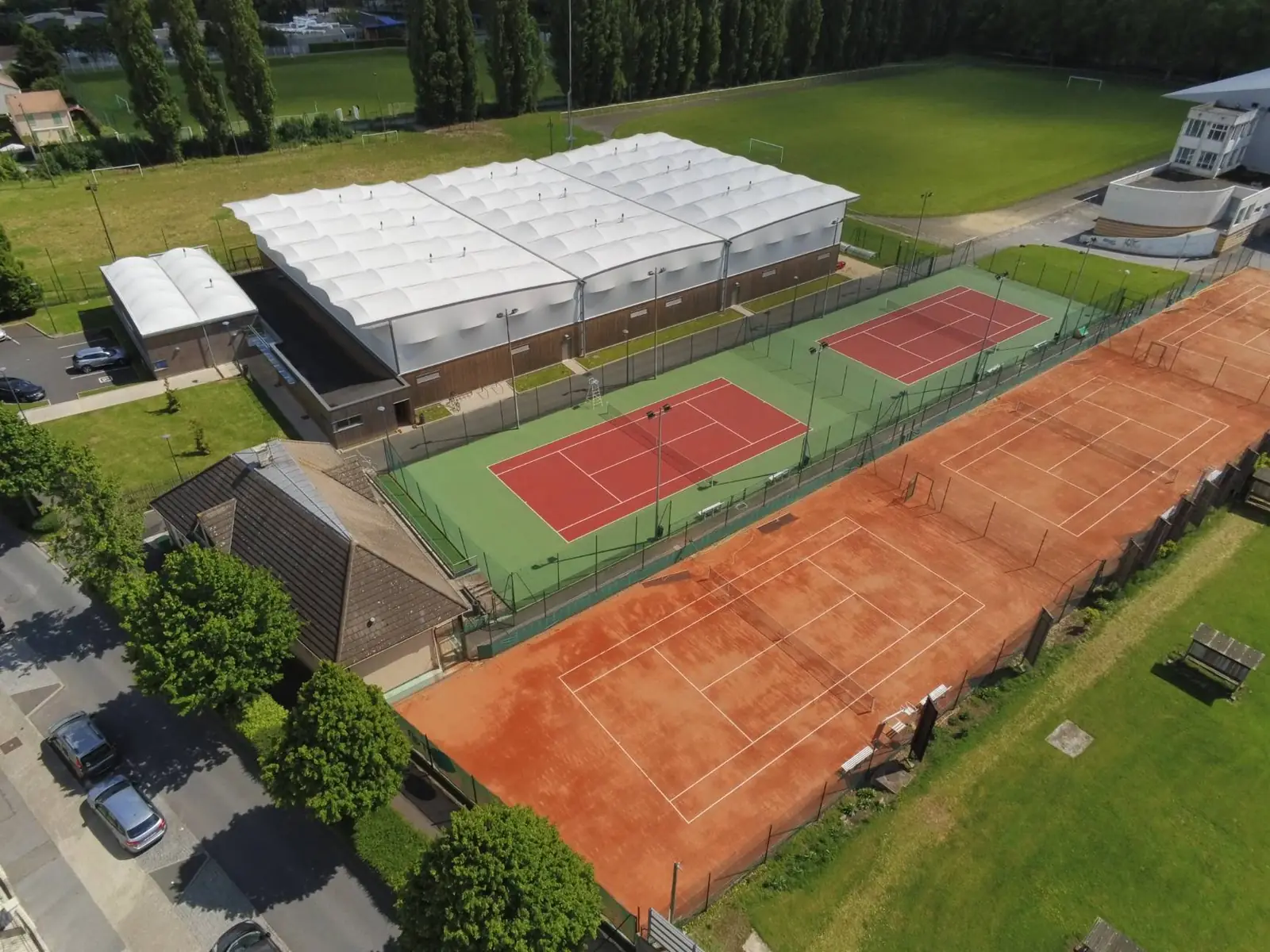 Vue aérienne des courts du Tennis Club Sevranais